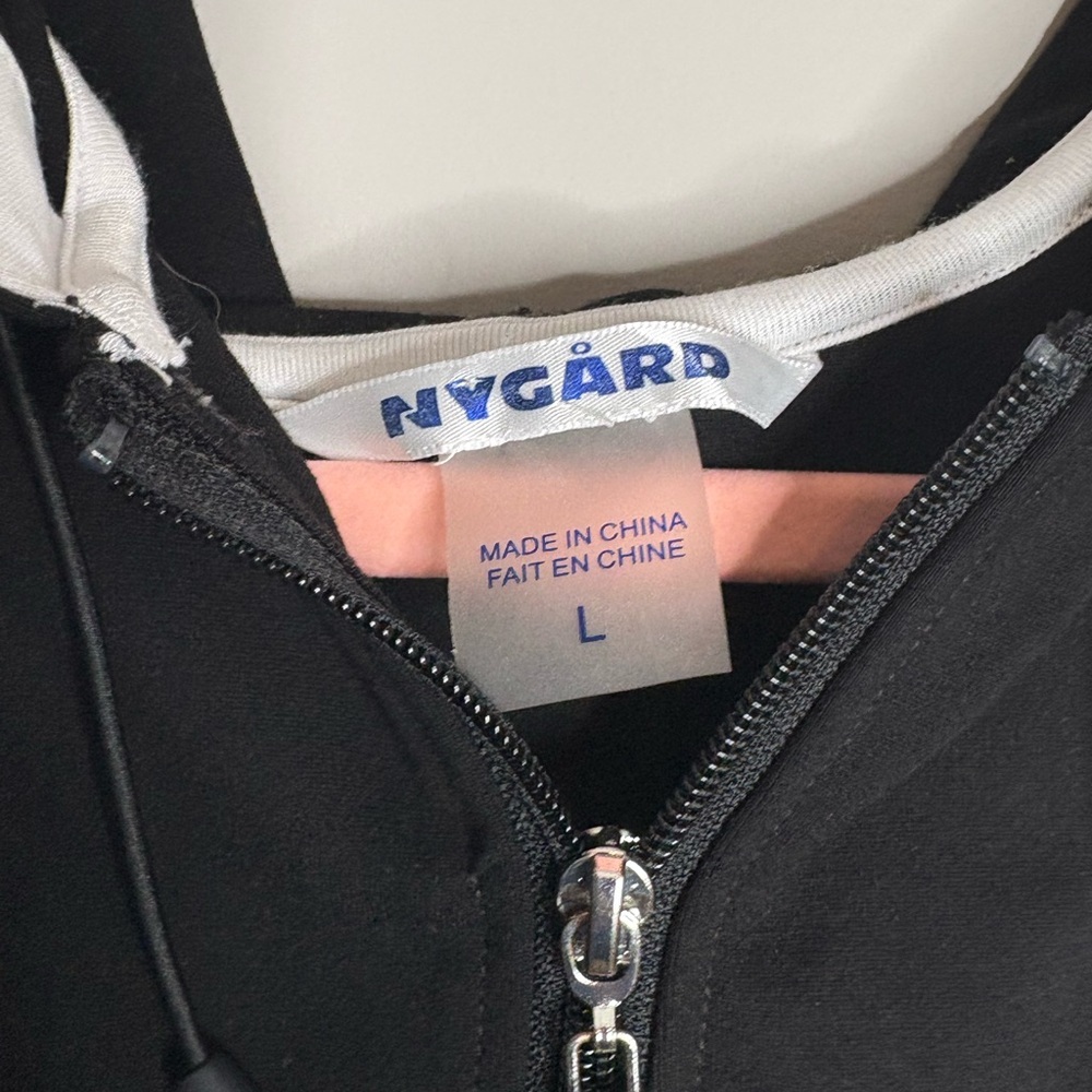 ✨4/$30 Peter Nygard Black Zip-Up Vest - Picture 4 of 5